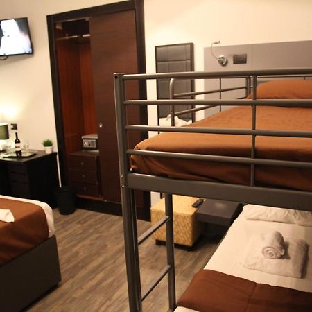 โดลเช วีตา รูม แอนด์ เบรคฟาสต์ Bed & Breakfast เนเปิลส์ ภายนอก รูปภาพ