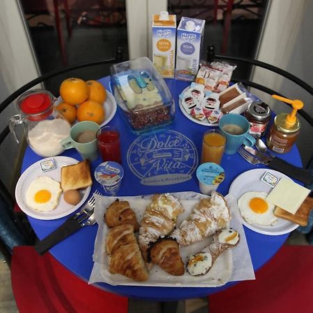 โดลเช วีตา รูม แอนด์ เบรคฟาสต์ Bed & Breakfast เนเปิลส์ ภายนอก รูปภาพ