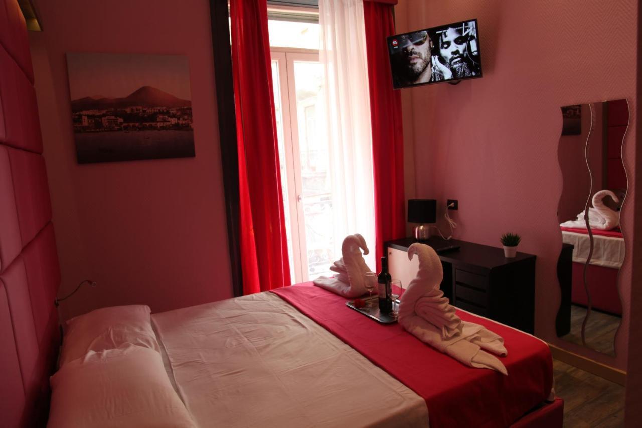 โดลเช วีตา รูม แอนด์ เบรคฟาสต์ Bed & Breakfast เนเปิลส์ ภายนอก รูปภาพ