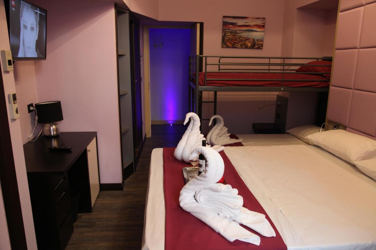 โดลเช วีตา รูม แอนด์ เบรคฟาสต์ Bed & Breakfast เนเปิลส์ ภายนอก รูปภาพ