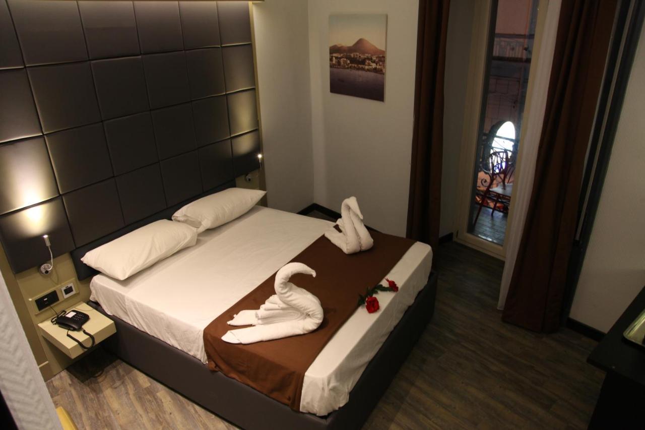 โดลเช วีตา รูม แอนด์ เบรคฟาสต์ Bed & Breakfast เนเปิลส์ ภายนอก รูปภาพ