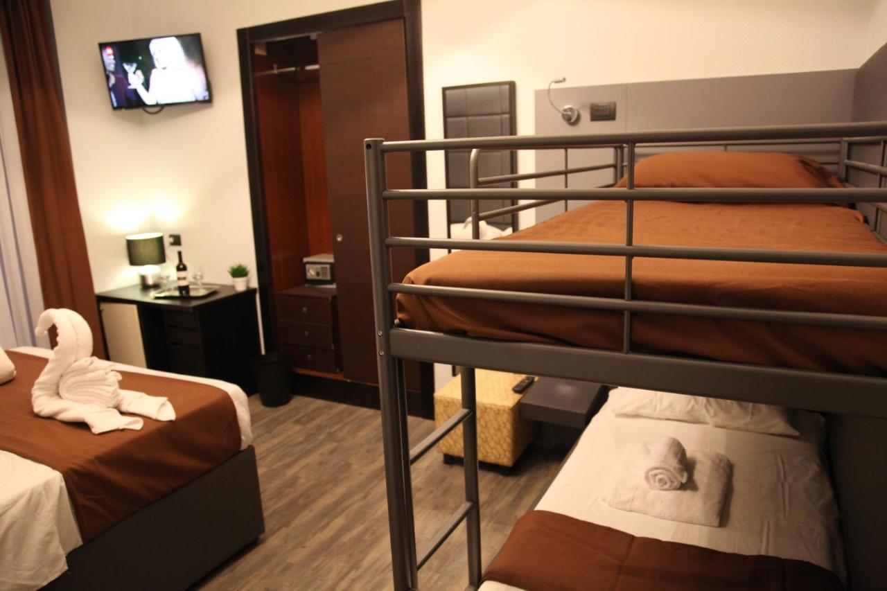 โดลเช วีตา รูม แอนด์ เบรคฟาสต์ Bed & Breakfast เนเปิลส์ ภายนอก รูปภาพ