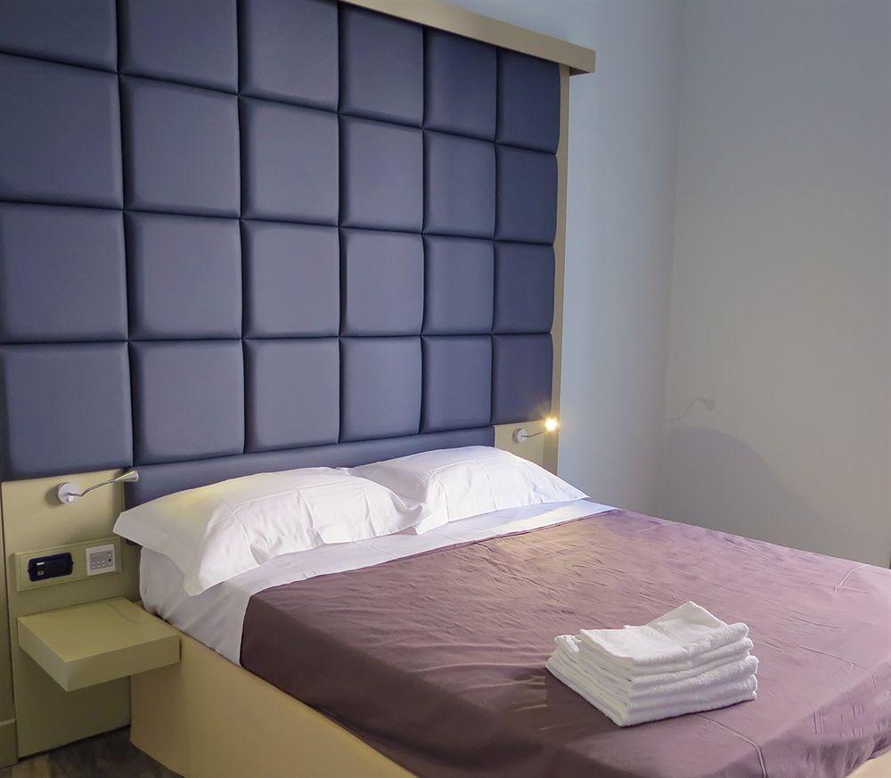 โดลเช วีตา รูม แอนด์ เบรคฟาสต์ Bed & Breakfast เนเปิลส์ ภายนอก รูปภาพ
