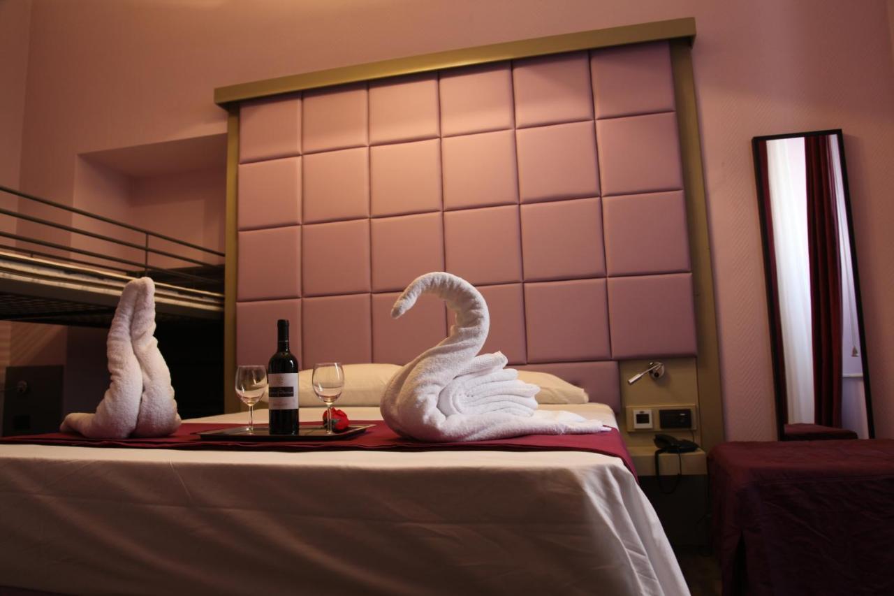 โดลเช วีตา รูม แอนด์ เบรคฟาสต์ Bed & Breakfast เนเปิลส์ ภายนอก รูปภาพ