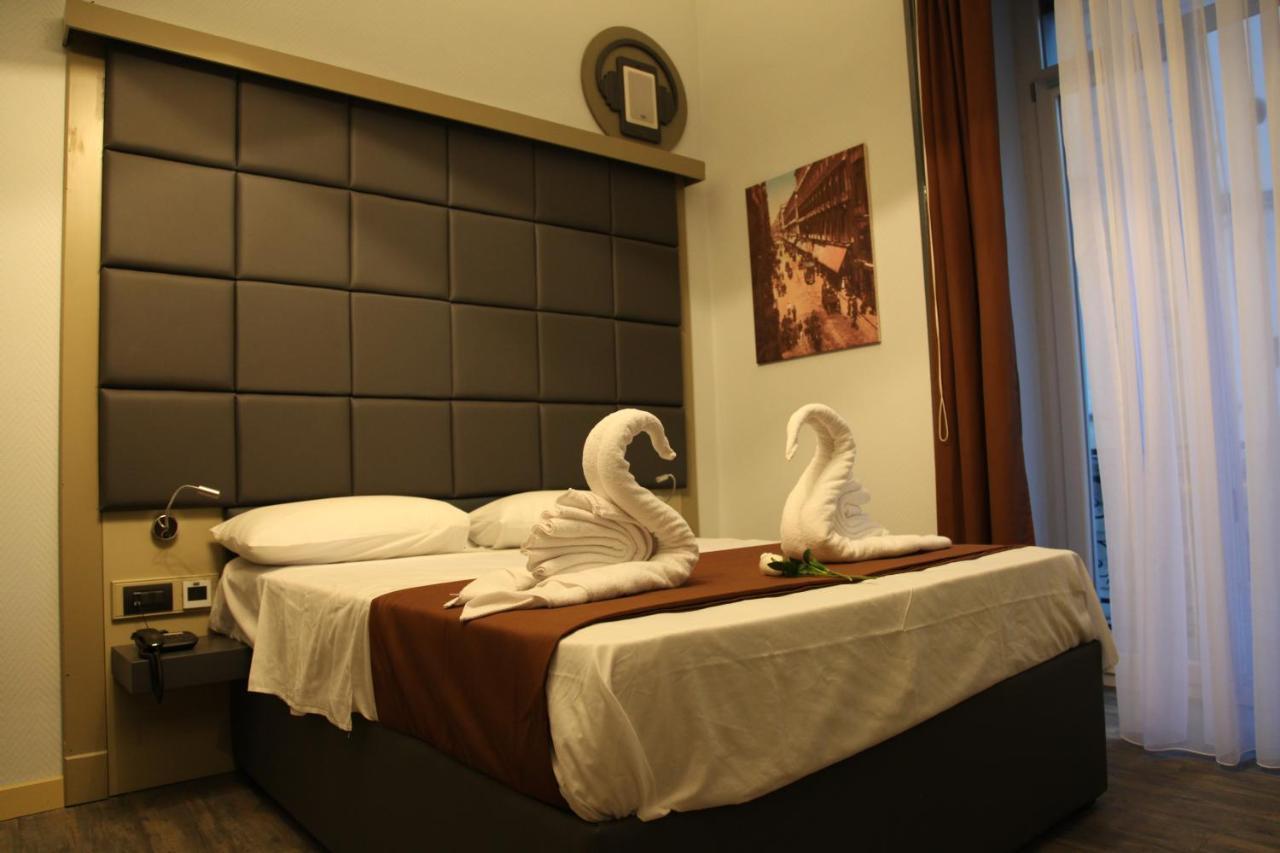 โดลเช วีตา รูม แอนด์ เบรคฟาสต์ Bed & Breakfast เนเปิลส์ ภายนอก รูปภาพ
