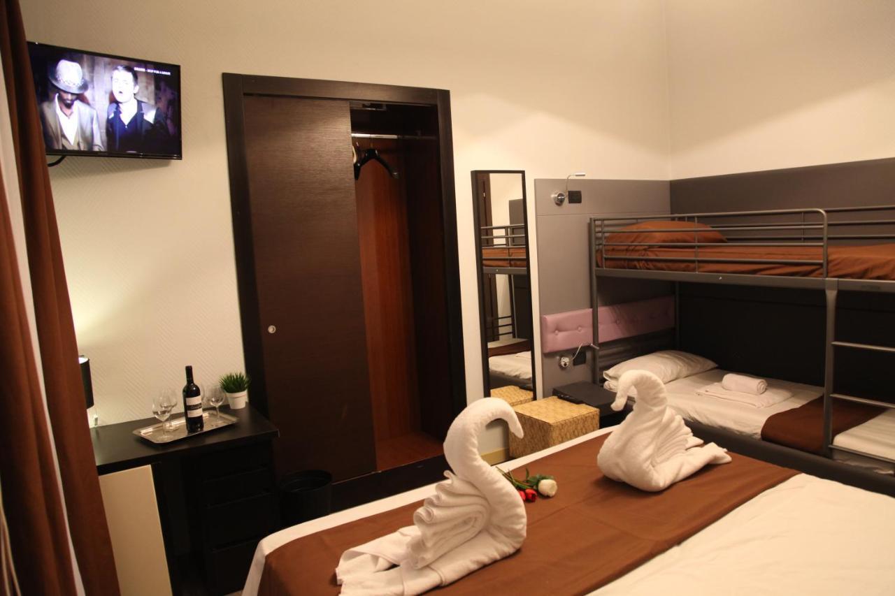 โดลเช วีตา รูม แอนด์ เบรคฟาสต์ Bed & Breakfast เนเปิลส์ ภายนอก รูปภาพ