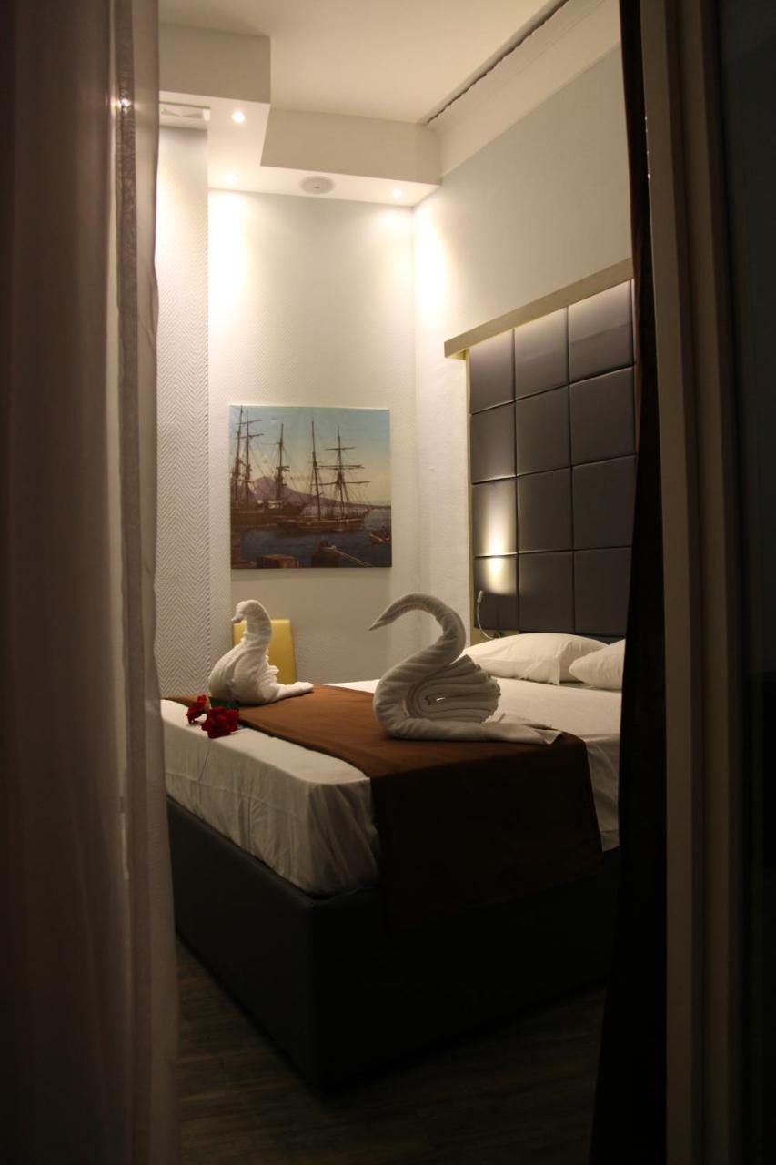 โดลเช วีตา รูม แอนด์ เบรคฟาสต์ Bed & Breakfast เนเปิลส์ ภายนอก รูปภาพ