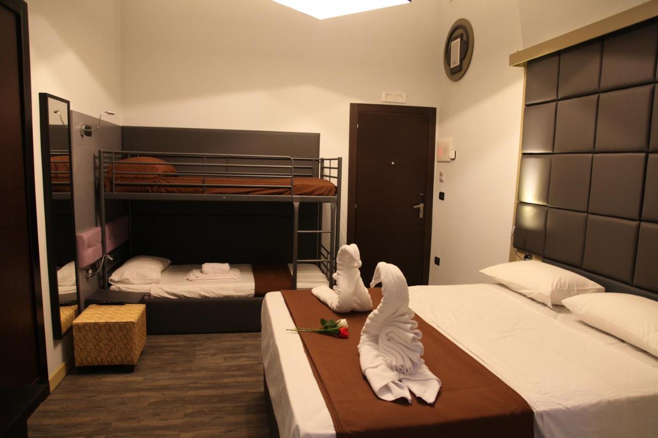 โดลเช วีตา รูม แอนด์ เบรคฟาสต์ Bed & Breakfast เนเปิลส์ ภายนอก รูปภาพ