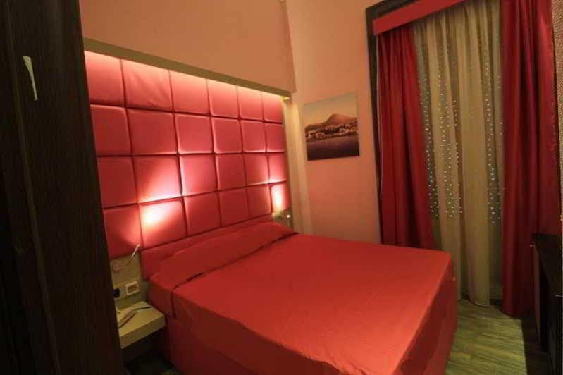โดลเช วีตา รูม แอนด์ เบรคฟาสต์ Bed & Breakfast เนเปิลส์ ภายนอก รูปภาพ
